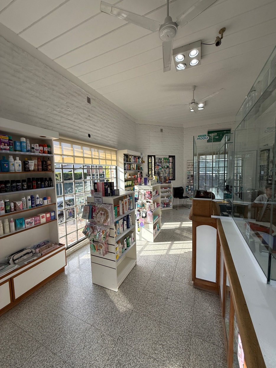 Interior Farmacia Avellaneda