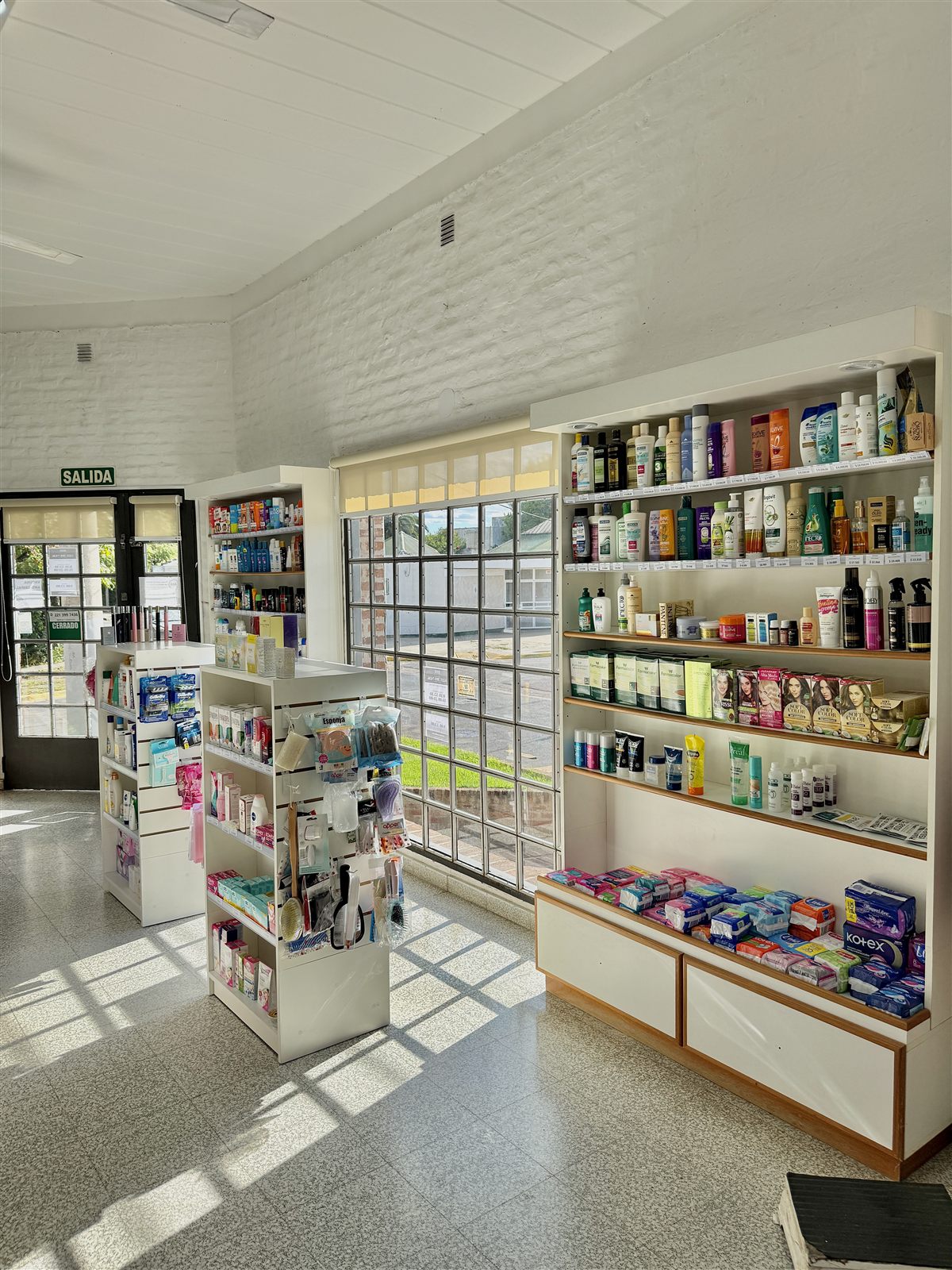 Perfumería y cuidado personal en el local
